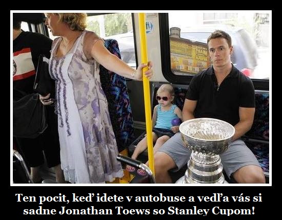 Ten pocit, když jedete autobusem a vedle vás si sedne Jonathan Toews se Stanley Cupem