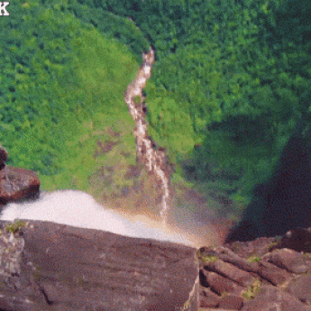 GIF: Pohľad z vodopádu