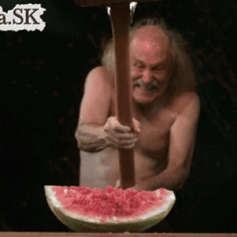 GIF: Horiace kladivo vs. melón