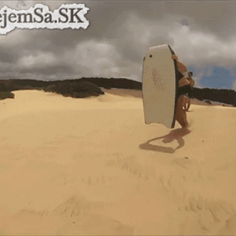 GIF: Pokus o surfovanie?